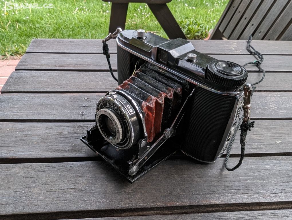 starý fotoaparát J Solette rezervace