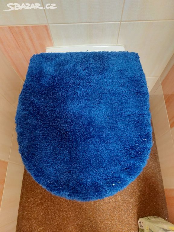 Tmavě modrý potah na WC prkénko 43 x 36 cm