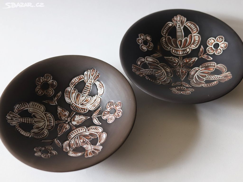 Dekorační keramické talíře s květy