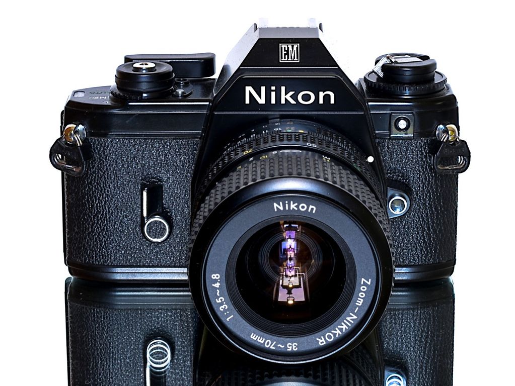 Nikon EM + Nikkor 35-70mm TOP STAV