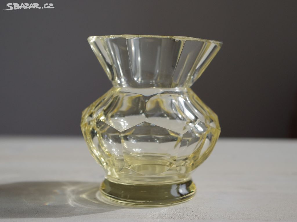 Skleněná vázička váza sklo