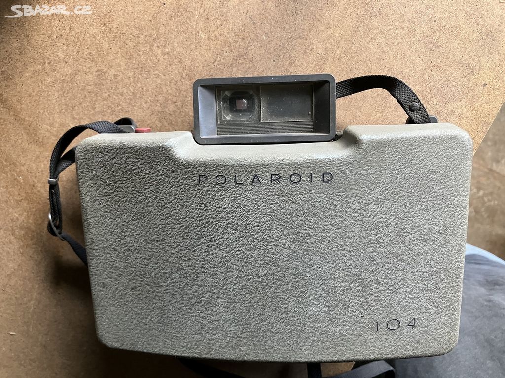 Historický fotoaparát POLAROID 104