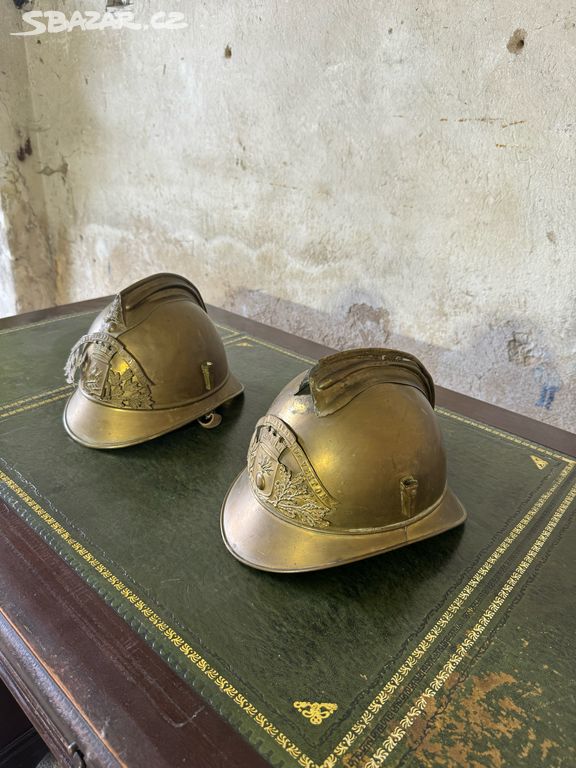 Starožitné mosazné hasičské přilby (102035/36)
