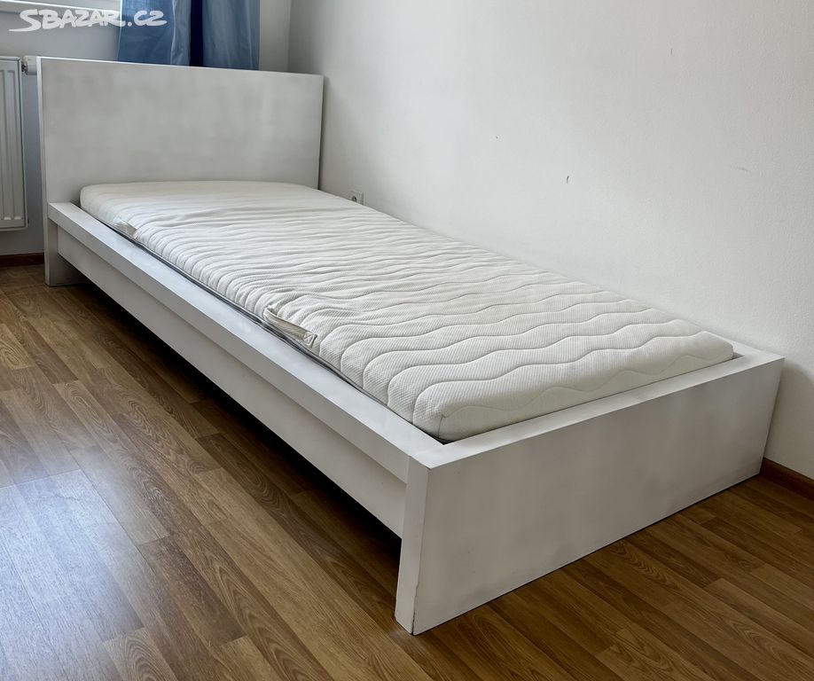 postel Ikea Malm 90x200 cm s roštem a matrací