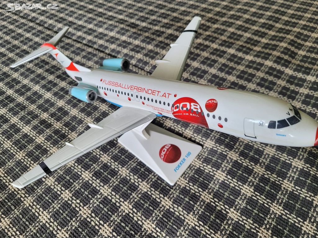 Austrian Fokker 100 plast. model 1:100