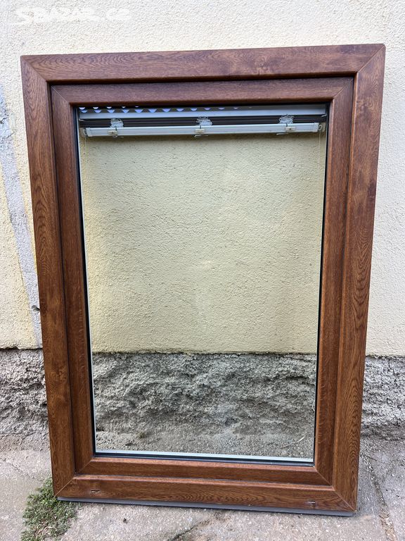 Plastové okno vč. rámu - 90x125cm, zlatý dub
