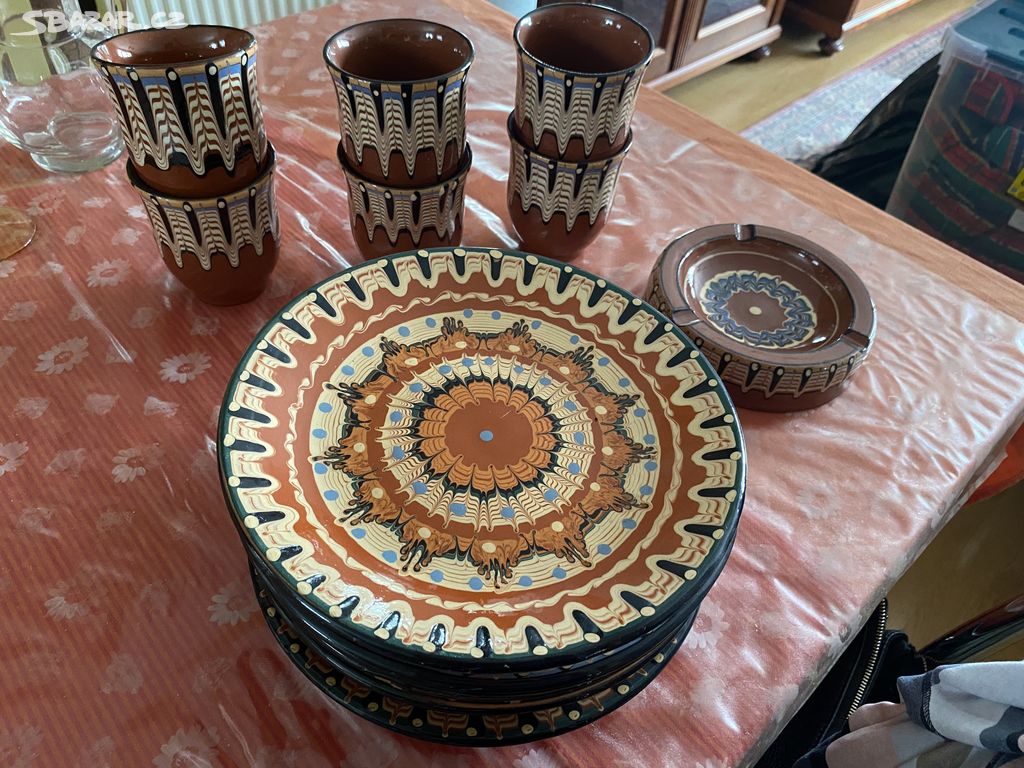 Set ručně malované keramiky