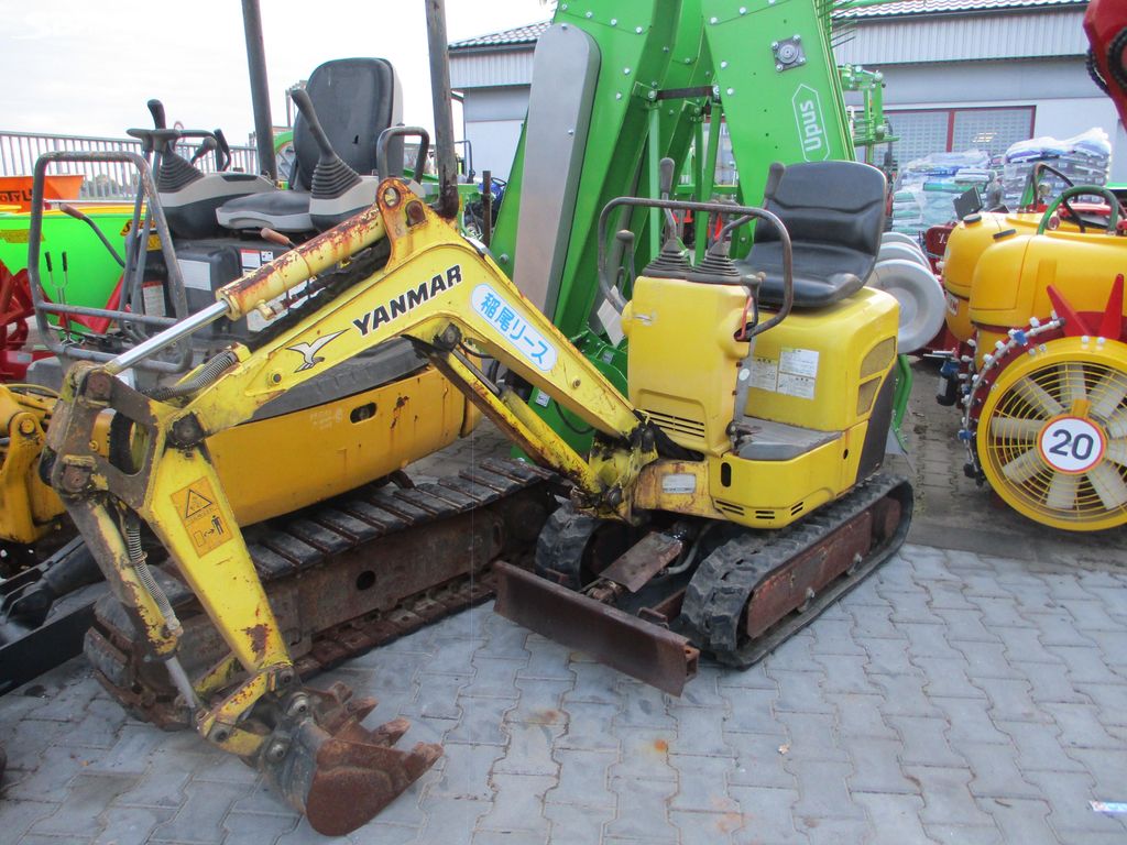 Minibagr Yanmar SV-08 800kg