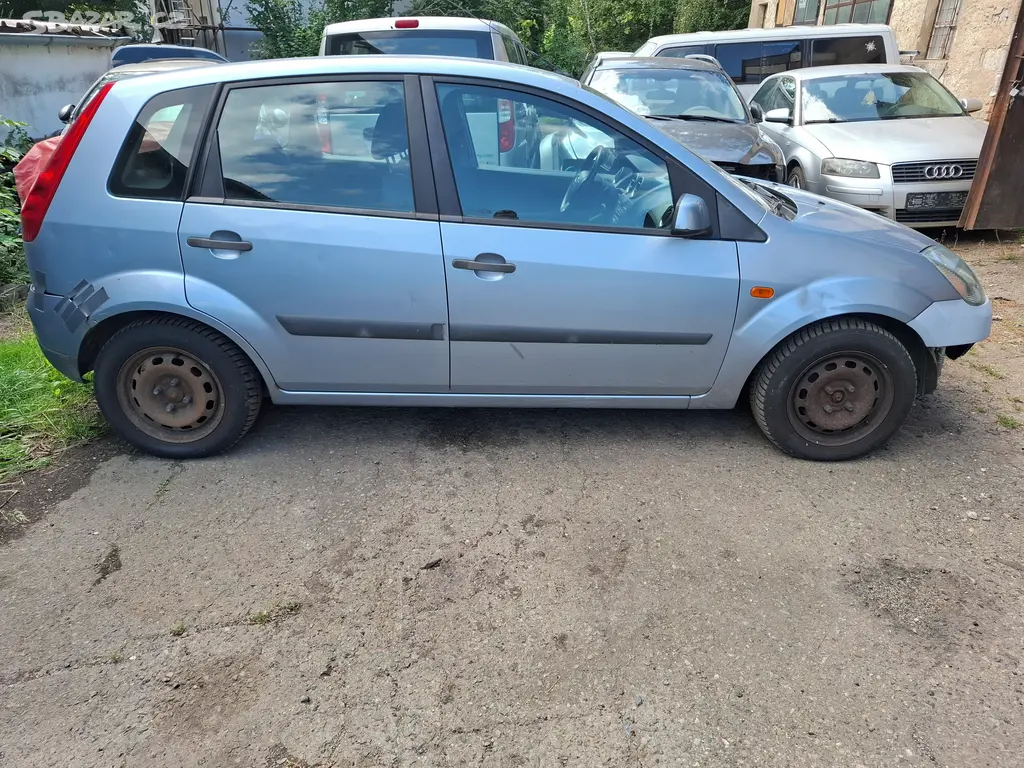 Ford Fiesta 1.3 51kw r.v.2006 5dver - fotka 4