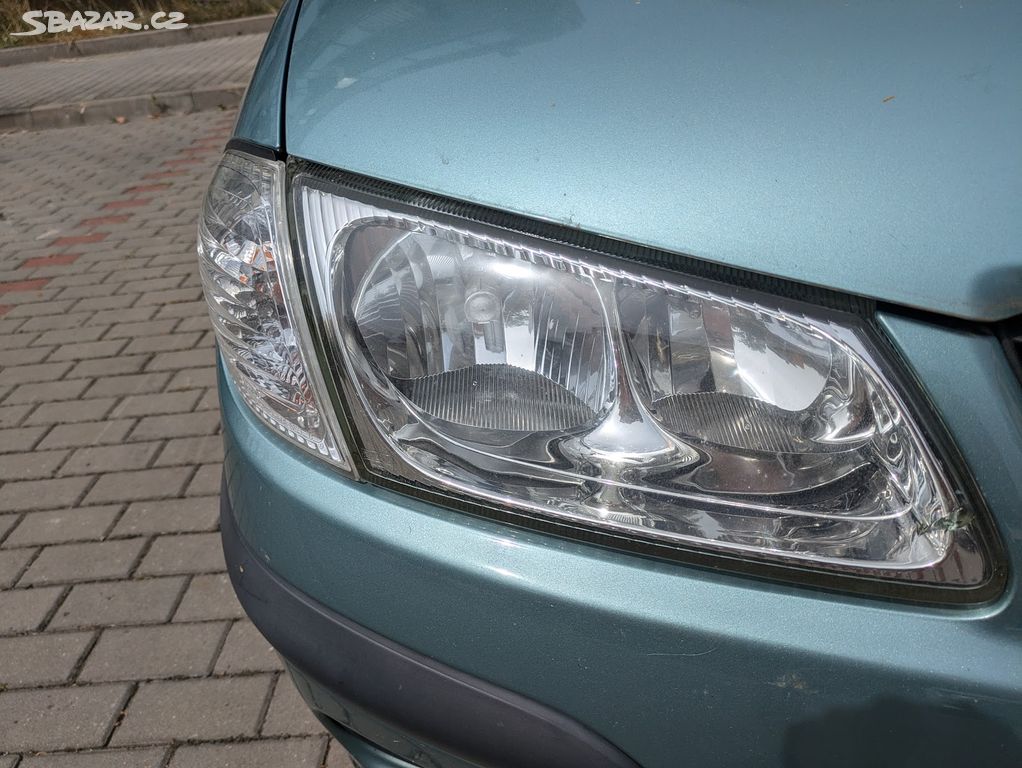 Nissan almera ND - světla přední i zadní