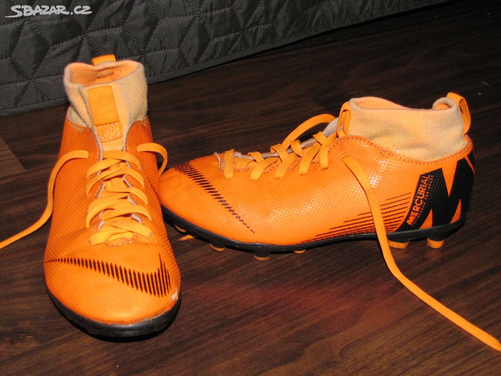 Oranžové kopačky vel. 32 zn. Nike Mercurial