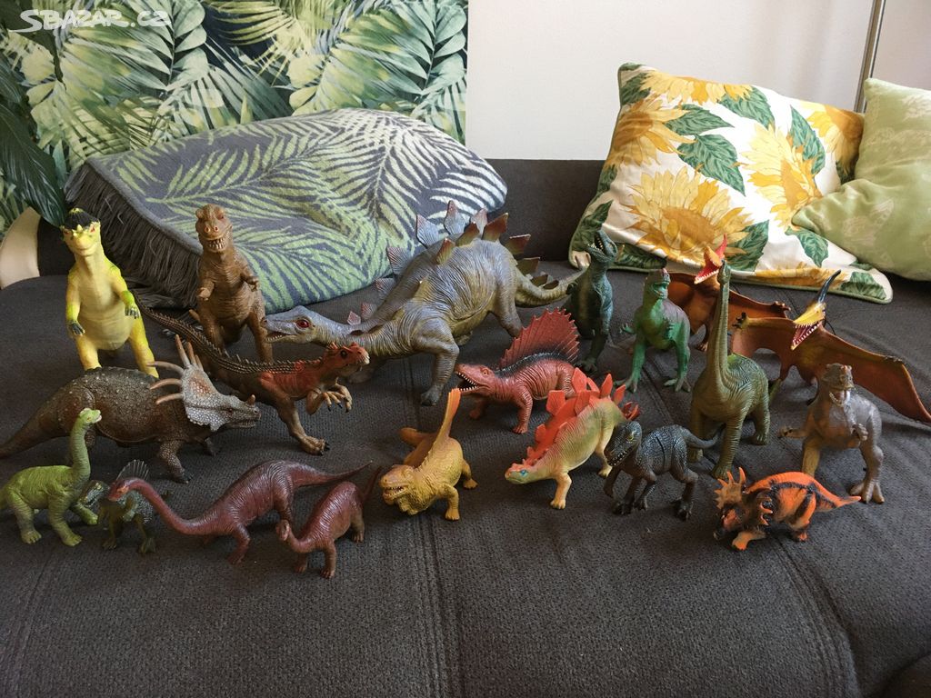 Sada velkých figurek dinosaurů