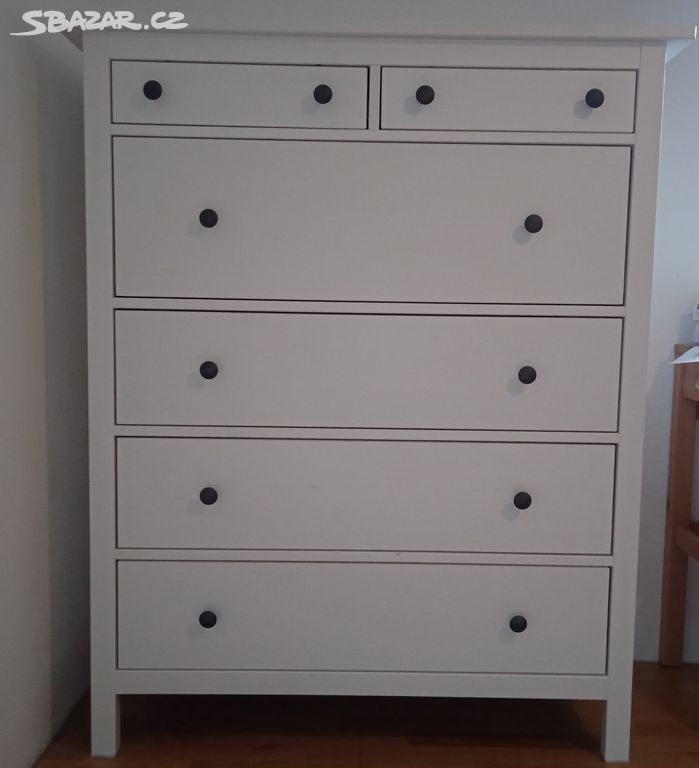 NOVÁ Hemnes dřevěná komoda