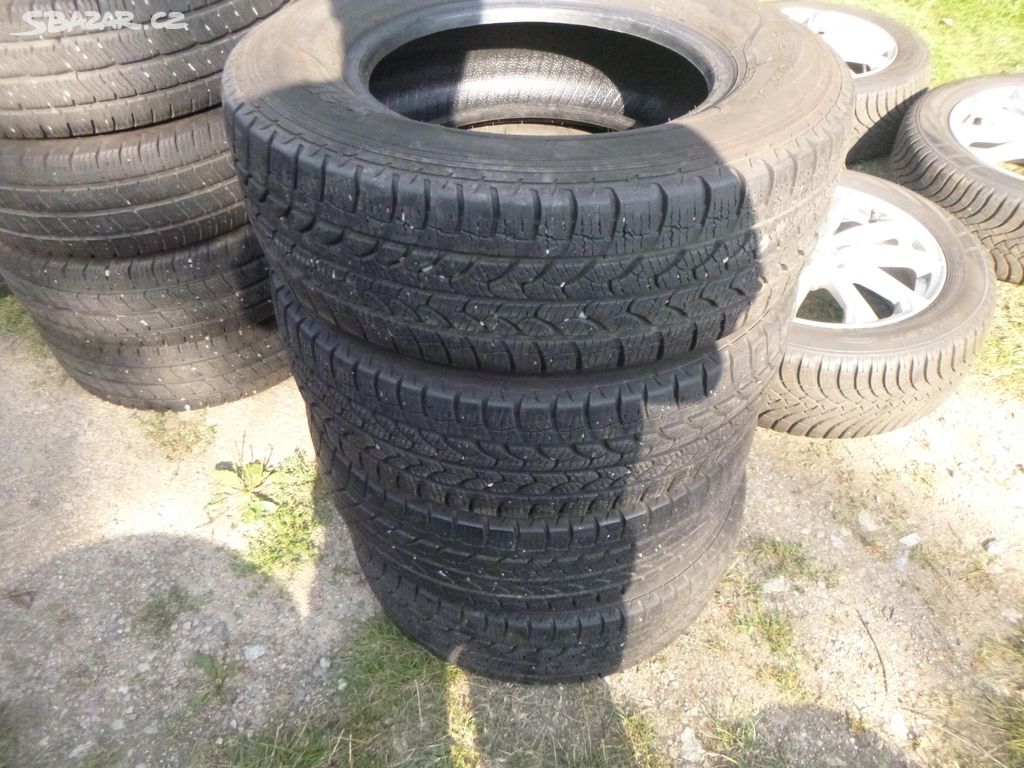 4x zimní pneu 215/70 r15C (8,5 mm, 2022)