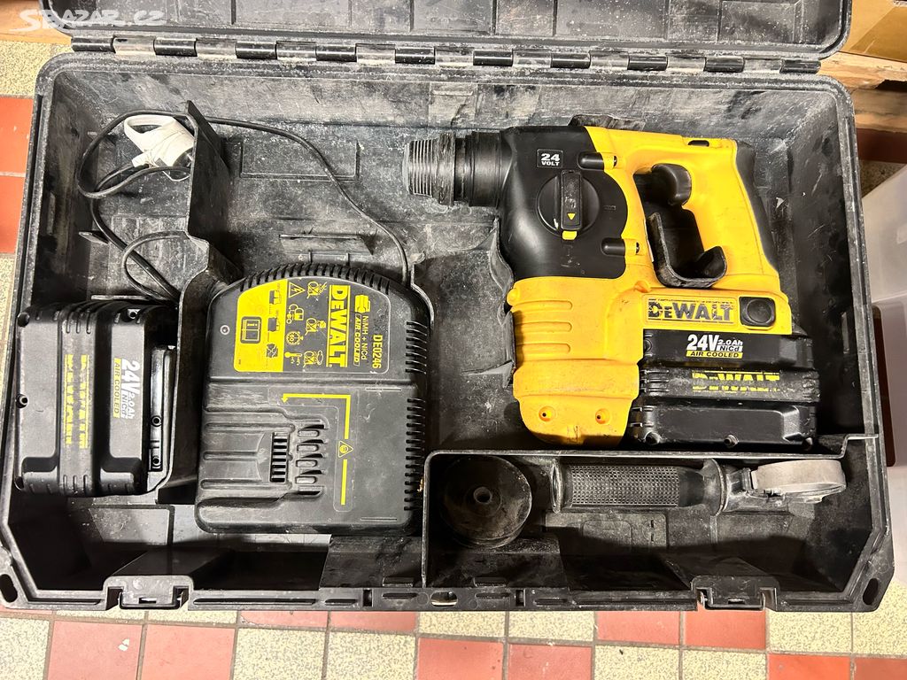 Prodám vrtací aku kladivo Dewalt DC222