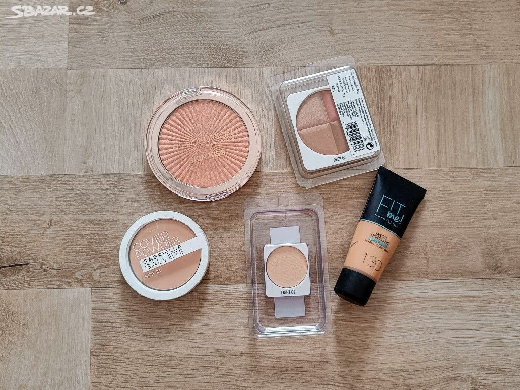 Set kosmetiky-pudr, bronzer, make up