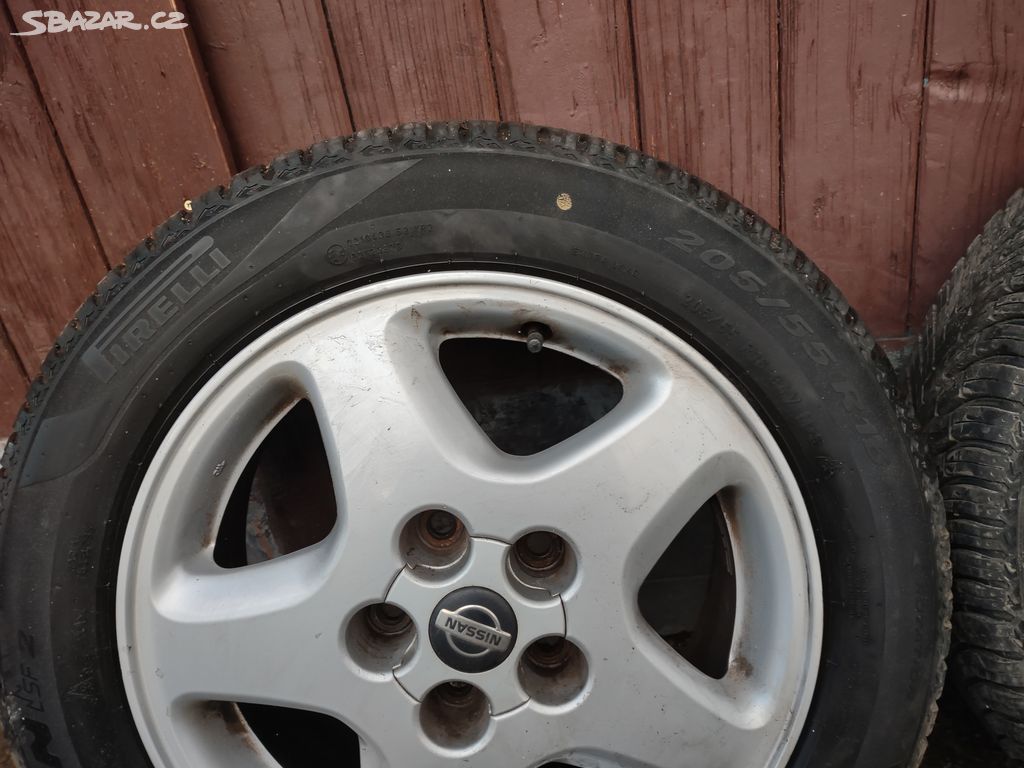 Alu kola Nissan Almera s celoroční pneu Pirelli