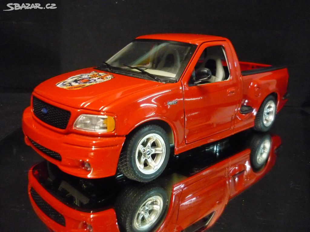 Ford F150 Lightning Bburago 1/18 - 1/21