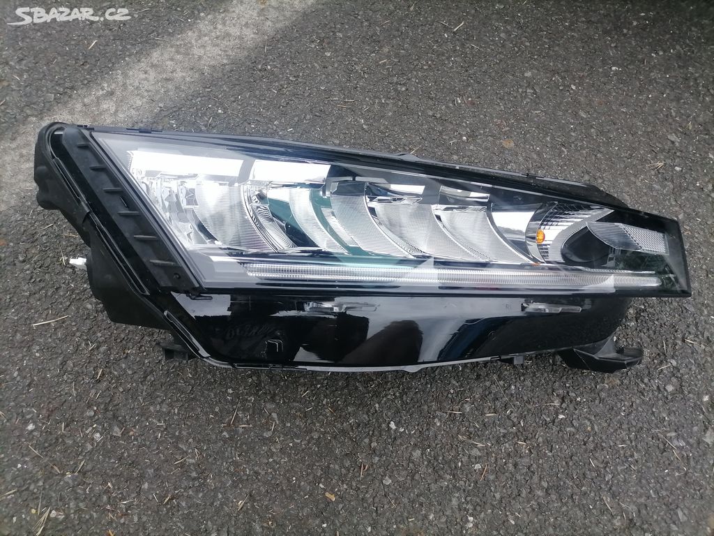 Pravé přední světlo Škoda Octavia 4