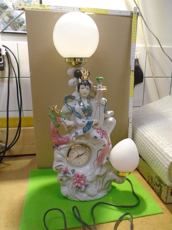 Porcelánová krbová lampa