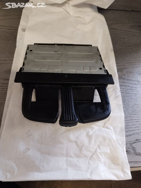 Prodám DRŽÁK NÁPOJŮ VW Golf IV 97-03 1J0858601