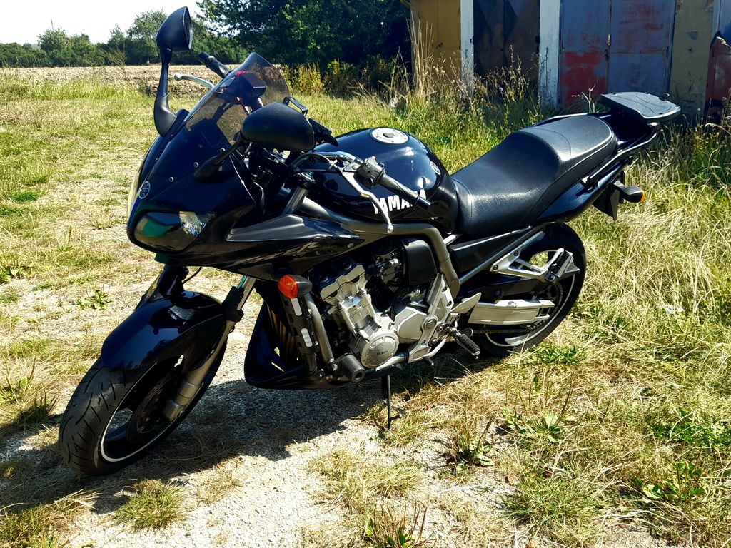 Yamaha Fazer 1000 r.v. 2001 spolehlivá,servisovaná