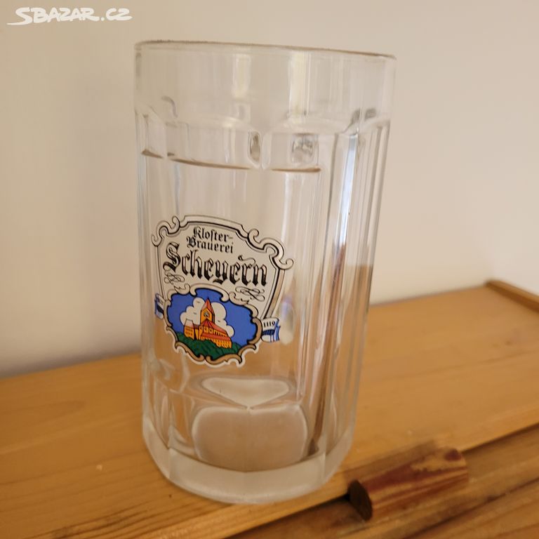 pivo sklenka korbel Bayerises oktoberfest