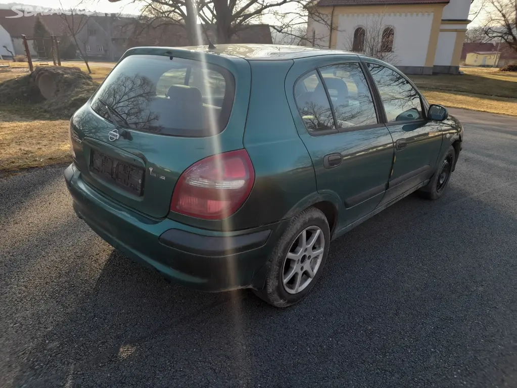 Nissan almera 1,5 66kw benzín - fotka 3