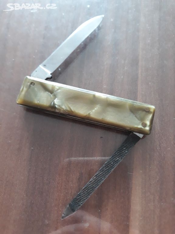 Starý kapesní nůž z perleti