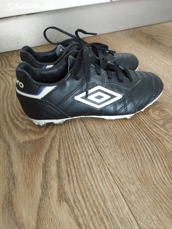 Kopačky Umbro vel.32 špunty