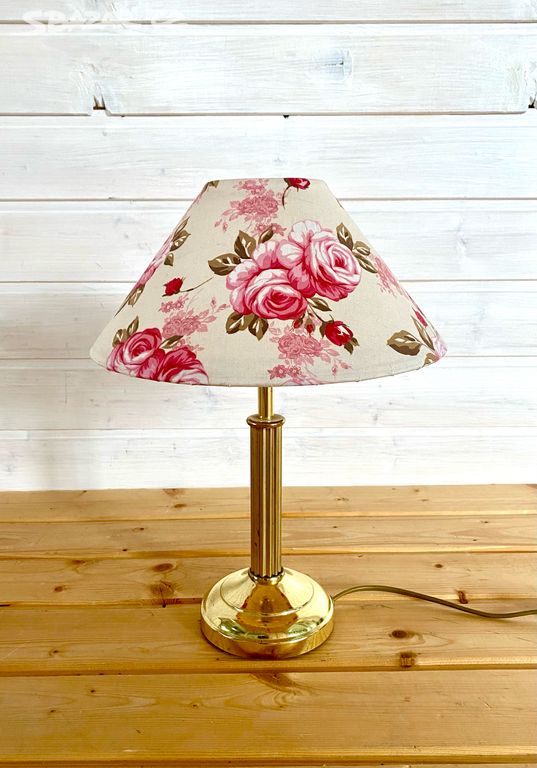 Stará romantická stolní lampa