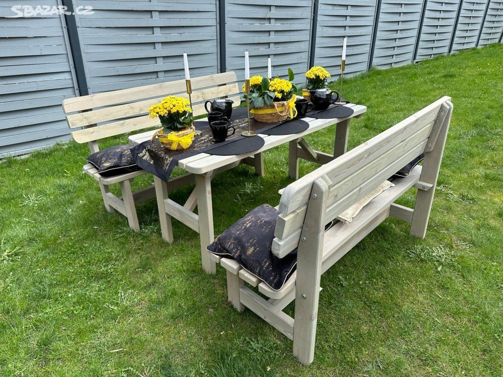 Set dřevěného zahradního nábytku stůl a dvě lavice