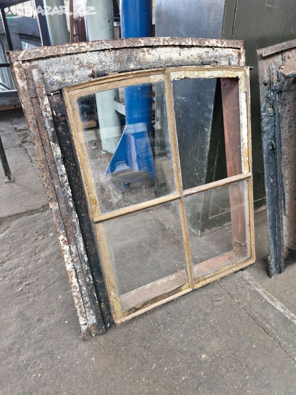 Stará železná střešní okna-vikýře