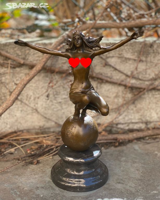 Bronzová socha soška - Polonahá žena a Svět
