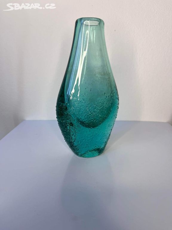 Váza - hutní sklo - berylové sklo Miroslav Klinger