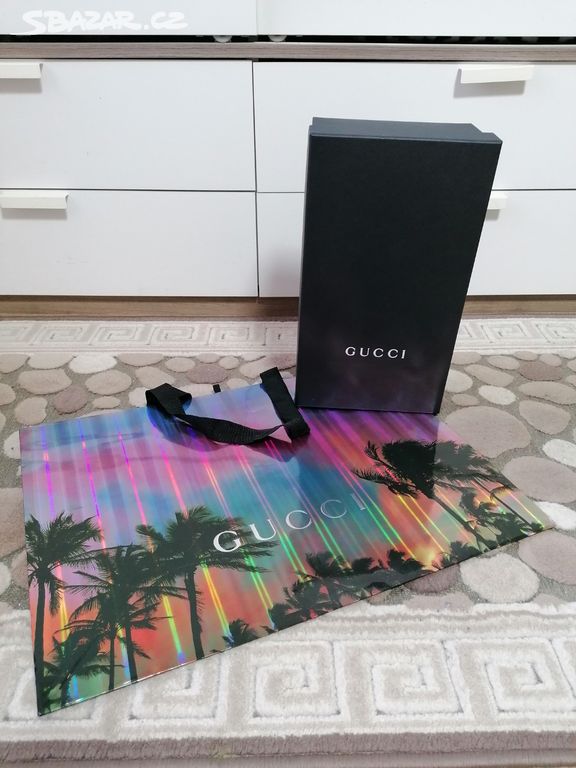 Krabice a taška Gucci