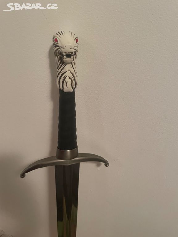 Jon Snow longlaw meč