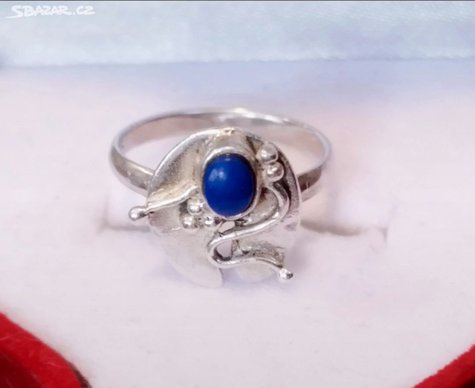 Dámský stříbrný prsten