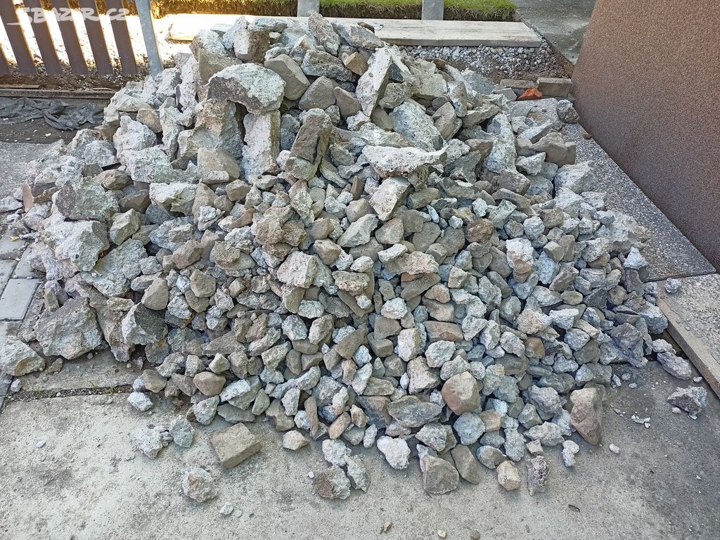 Betonová suť, kameny