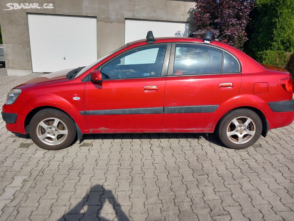 Kia Rio 1,4 benzín + sada kol i s disky