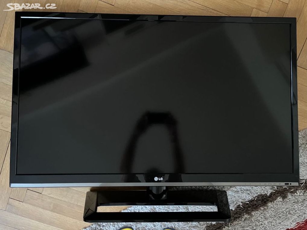 LCD TV LG - úhlopříčka 107 cm