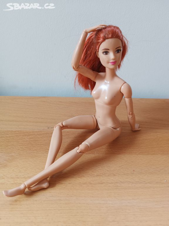 Panenka Barbie Made to move
