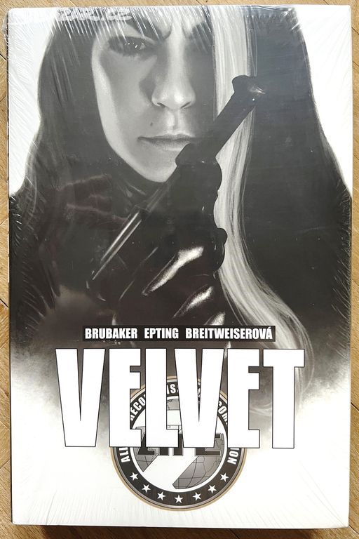 Komiks Velvet (Deluxe Hardcover Edition)