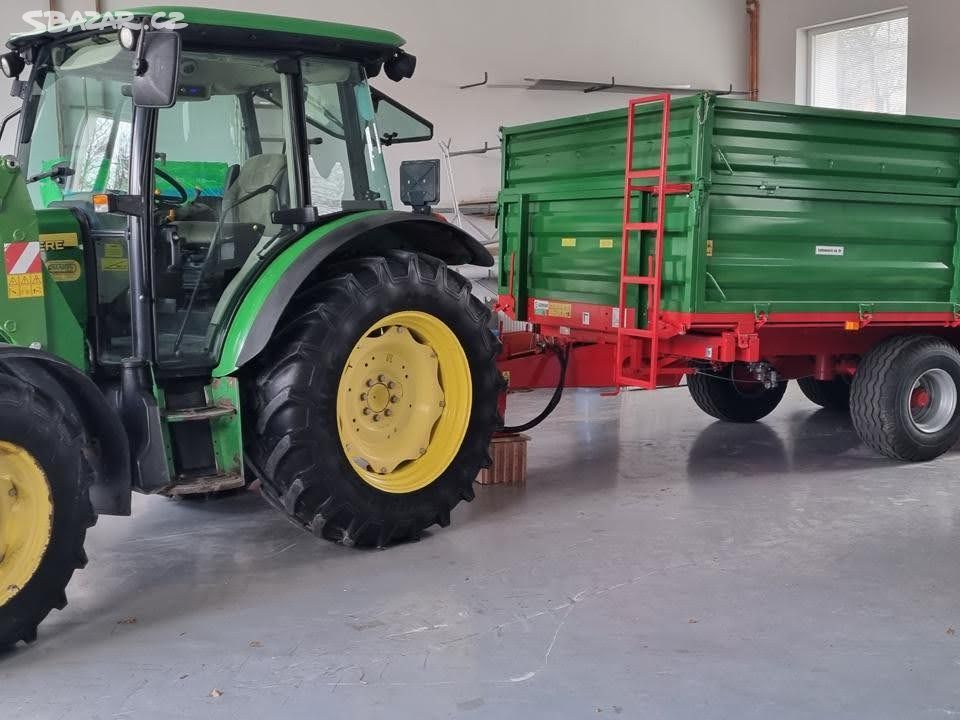 Traktor John Deere 5720 s návěsem GOMAR (10 t)