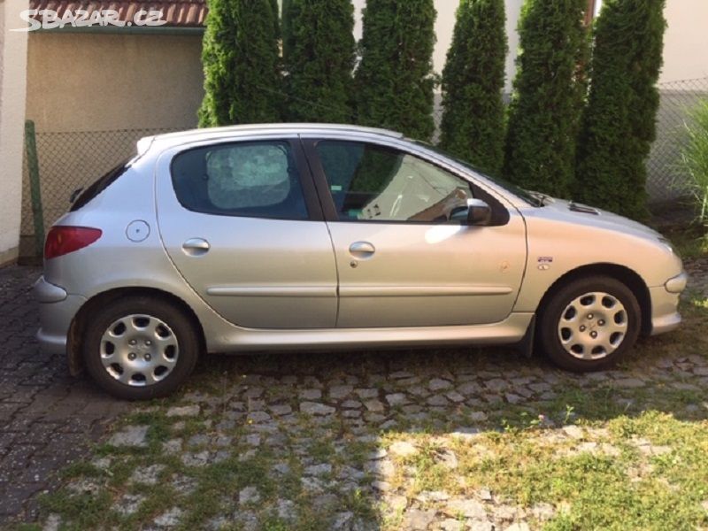 Peugeot 206 (1,4 kW, benzin, stříbrná barva)