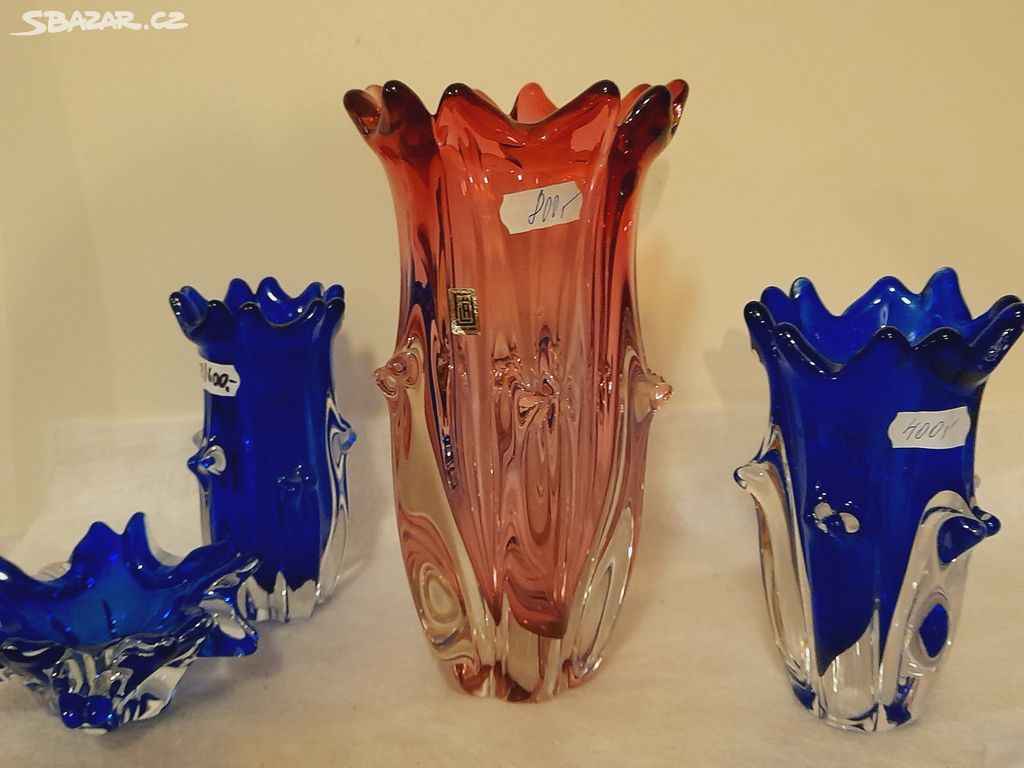 Vázy z hutního skla, autor J.Taraba