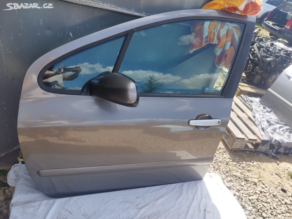 Prodám Dveře levé přední Peugeot 307 Kód 3273