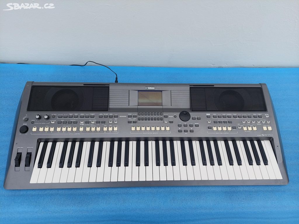 KLÁVESY YAMAHA PSR-S670