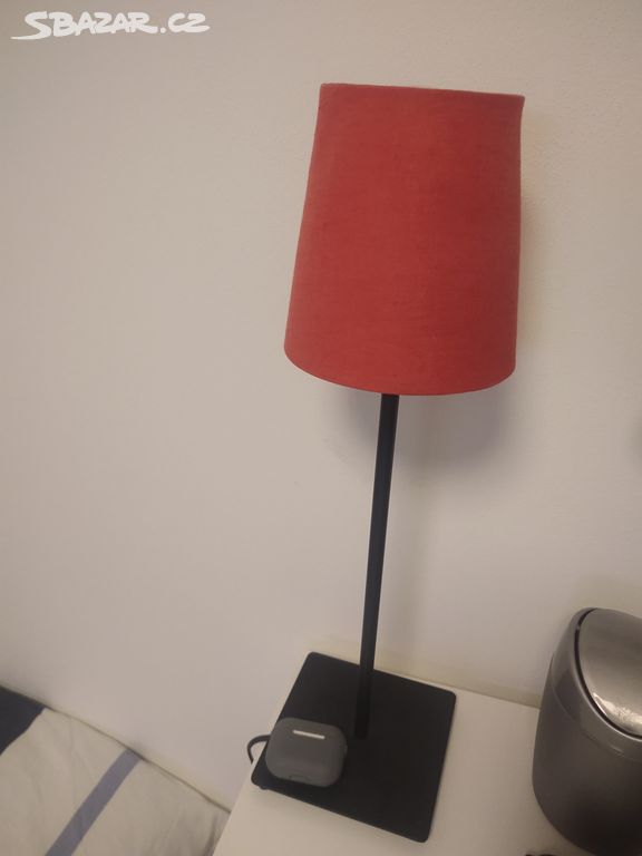 prodám červenou stolní lampu IKEA SKOTTORP