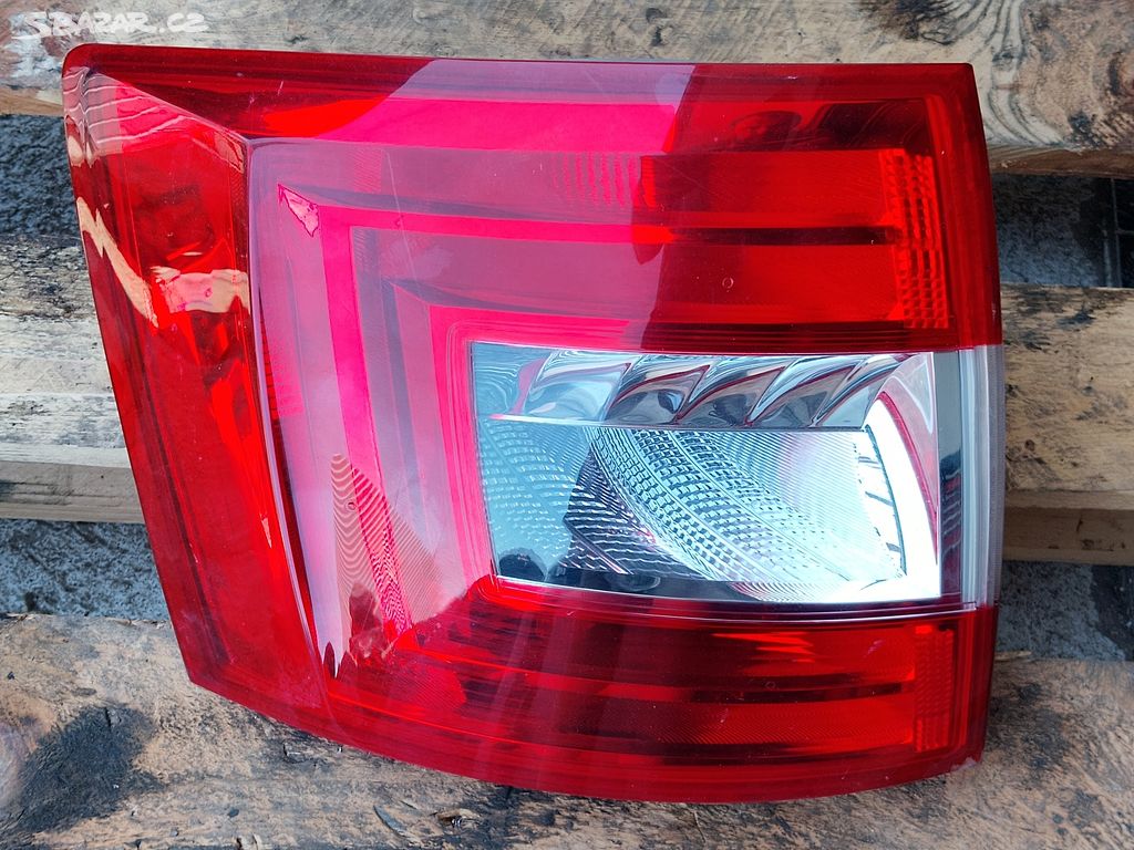 Škoda Octavia III combi levé zadní světlo